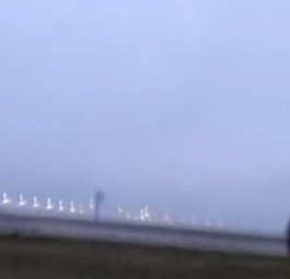 Auf dem BER: Screenshot aus dem Livestream der Gruppe Letzte Generation.