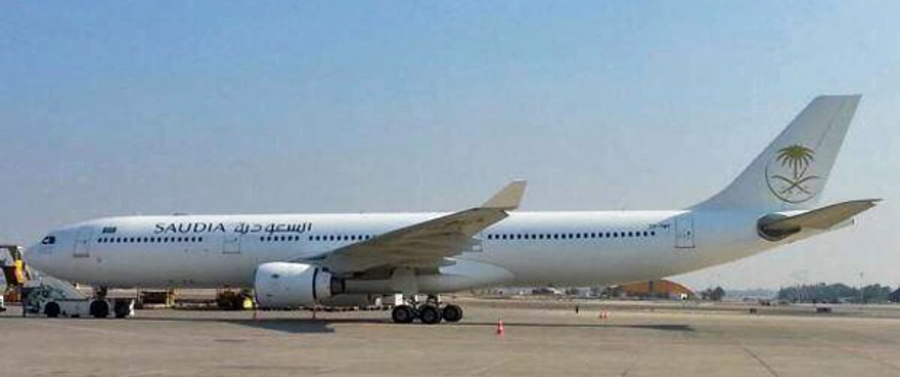 Der Saudia-A330 in Tel Aviv: Der Flieger dürfte eigentlich gar nicht dort sein.