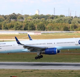 D-ABOB: Die Boeing 757 von Condor musste plötzlich bremsen.