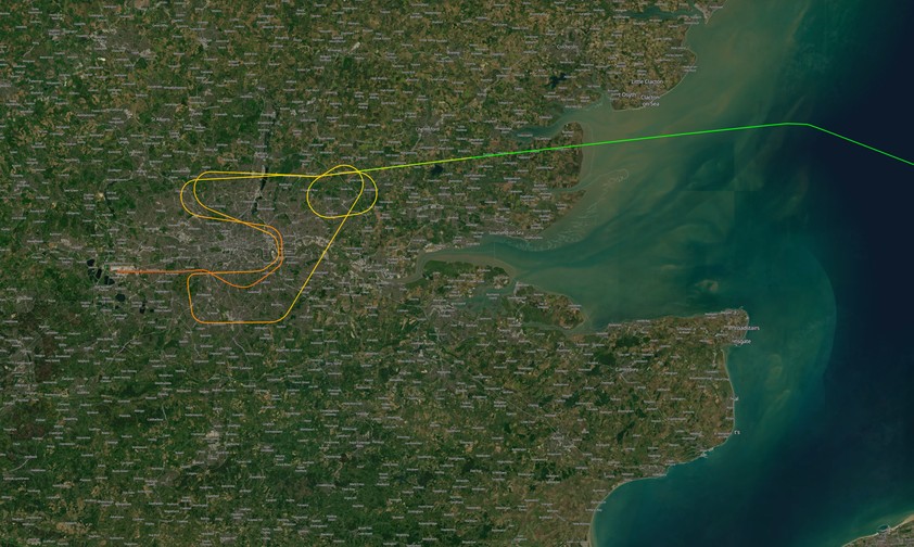 Flug BA919: Der Verlauf der Landeanflüge auf London-Heathrow  am 6. Juli.