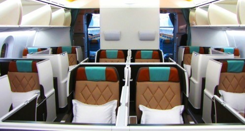 Viel Raum und Privatsphäre in der Business Class