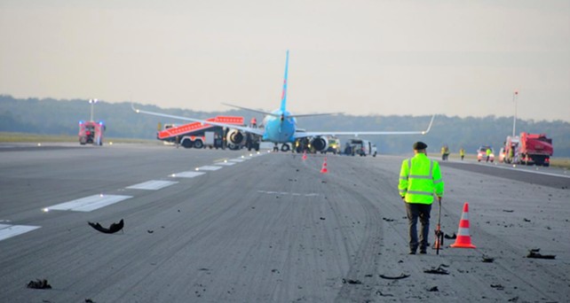 tuifly boeing 737 frankfurt reifen 03