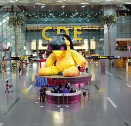 Teddybär am Flughafen Doha: Aktuell eingezäunt.