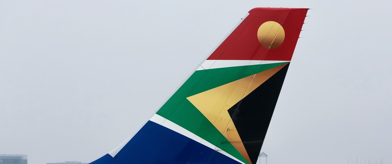 Leitwerk eines Airbus A340 von South African Airways: Der steigende Kerosinpreis setzt der Airline zusätzlich zu.