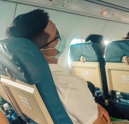Flugkabine in Corona-Zeiten: Maske ist obligatorisch.