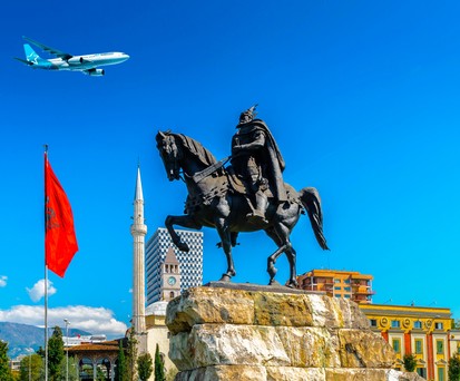 Tirana, Flugzeug von Air Transat (Montage): Bald Realität