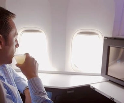 Die 5 Boeing 777-300ER von Virgin Australia werden bis Herbst 2016 umgerüstet und bekommen die neue Kabinenausstattung mit extragroßem Bildschirm.