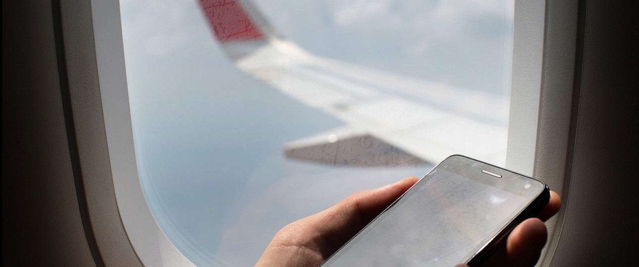 Internet im Flugzeug: Nur wenige Airlines bieten gratis Wifi.