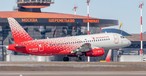 Superjet 100 von Rossiya: Die Airline kämpt mit Personalproblemen.