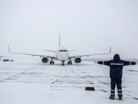 Boeing 737 im Schnee: Russlands Luftfahrt kämpft mit dem Wintereinbruch.