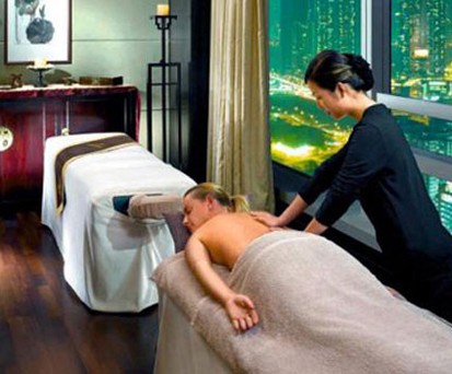 Wohltat nach der Langstrecke: Cathay Pacific bietet für 30'000 Meilen eine 2-stündige Spa-Anwendung in einem Hotel in Hongkong an.