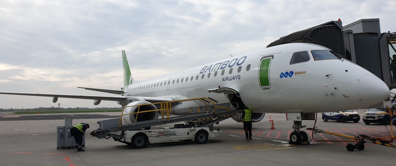 Embraer E195 im Design von Bamboo Airways: Zwei der Jets ...