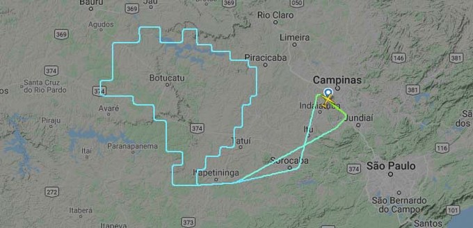 Flugweg der ATR 72 von Azul: Die Turboprop zeichnete Logo der Airline in die Luft.