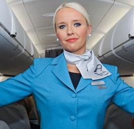 Flugbegleiterin von Adria Airways: Die Uniformen sind nicht beliebt.