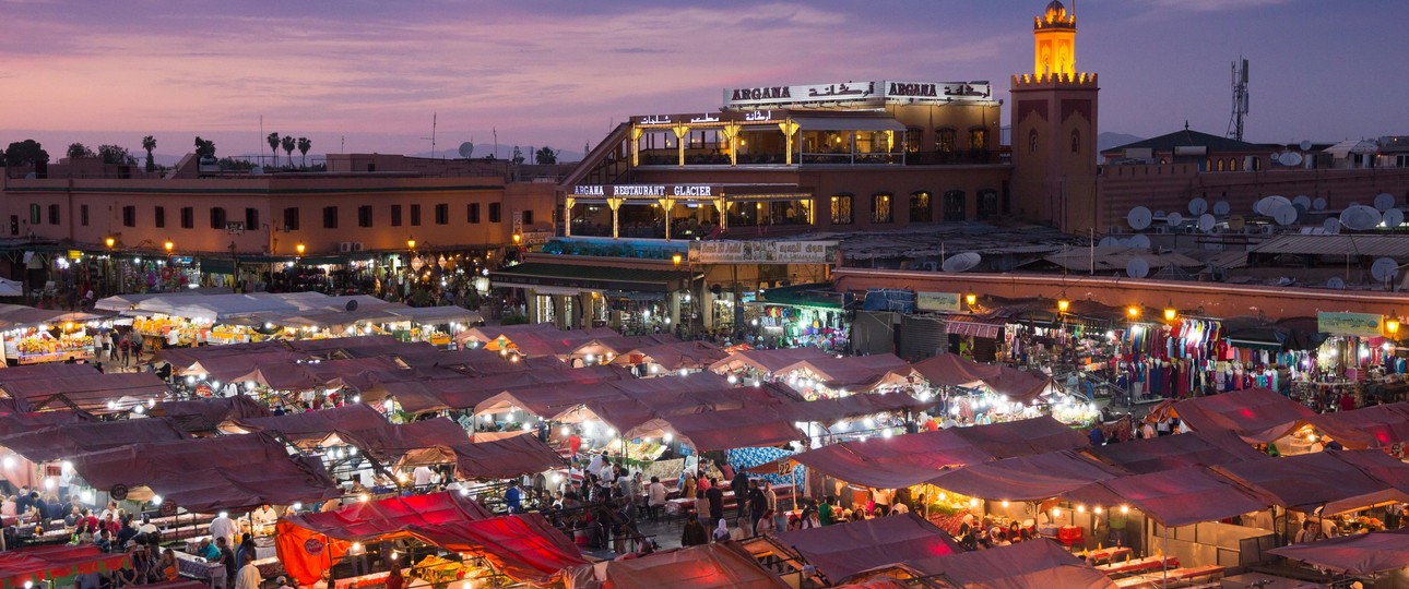Der Platz Djemaa el Fna: Das Herz von Marrakesch.