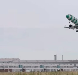 Die D-ANMZ beim Start in Hamburg: Condors erster A321 Neo.