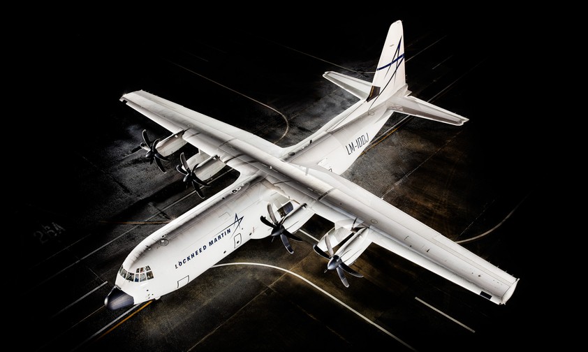 Die Lockheed Martin LM-100 J ist 34,37 Meter lang und weist eine Spannweite von 40,41 Meter auf.