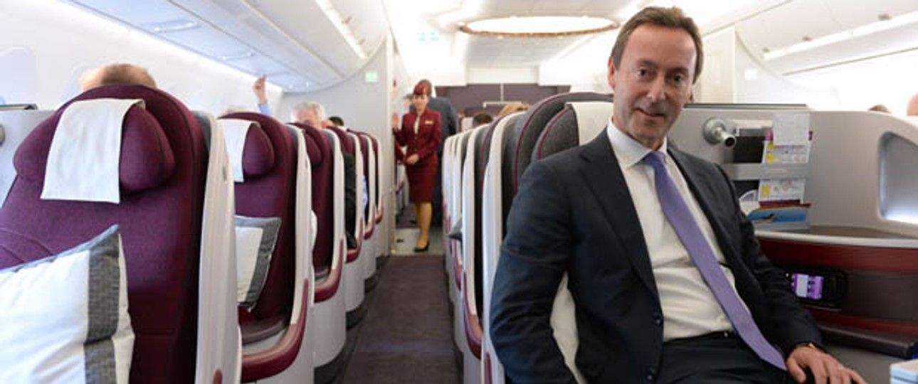 Airbus-Chef Fabrice Brégier fiel wohl ein Stein vom Herzen. Erstkundin Qatar Airways nahm das erste Exemplar des Langstreckenfliegers am 22. Dezember ab.