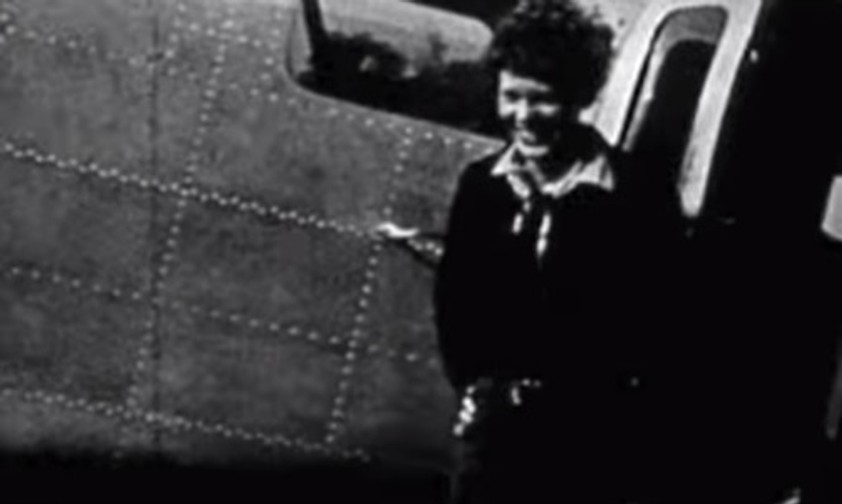 [embed]https://www.youtube.com/watch?v=EWt4wAuktvI[/embed]

Flugpionierin Amelia Earhart kurz vor der Expedition, von der sie nie zurückkehren sollte.
Quelle: youtube.com/<a href="https://www.youtube.com/watch?v=EWt4wAuktvI" target="_blank">mashable</a>