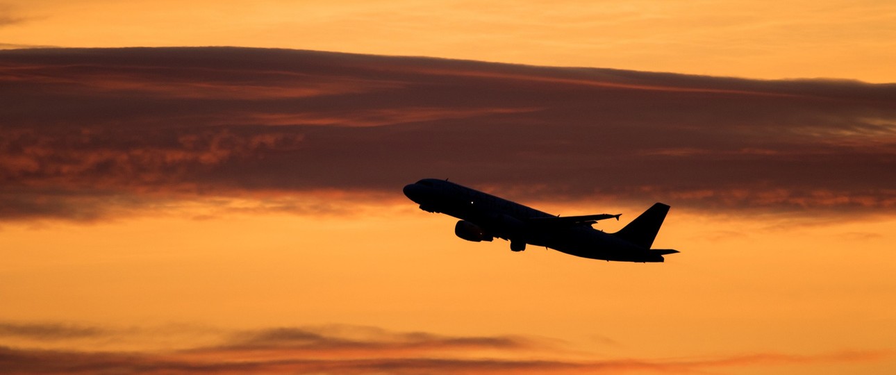 Flugzeug in der Luft (Symbolbild): Bei einer Auslieferung ging etwas schief.