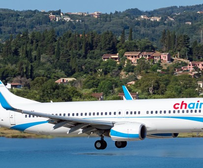 Enter Air mit einem Touch Chair Airlines. Die polnische Airline vermietet der Schweizer...