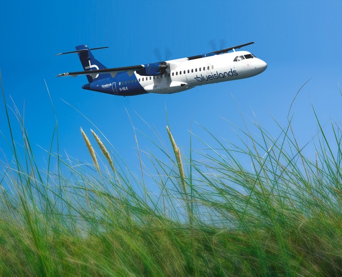 Mitte November 2025 stellte Blue Islands den Betrieb ein und  annullierte sämtliche Flüge mit ihren fünf ATR 72. Die Fluggesellschaft aus Jersey und Guernsey war 2001 gegründet worden.