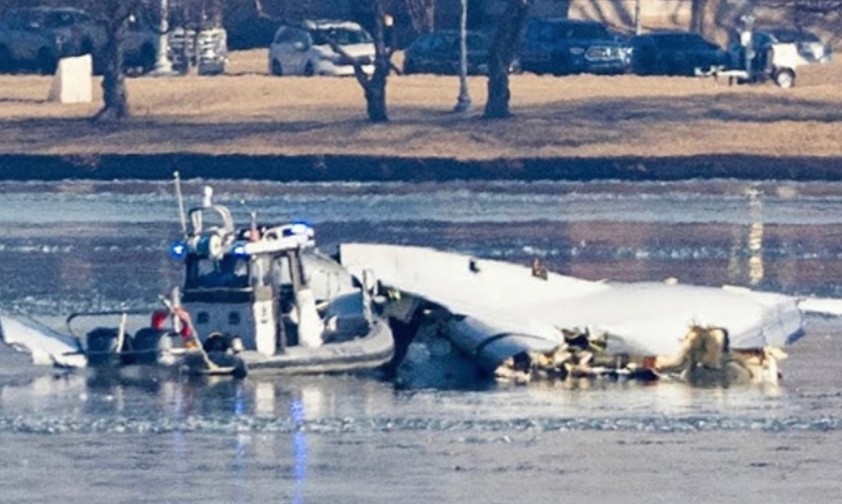 Trümmer im Potomac River: Das Unglück wäre laut NTSB vermeidbar gewesen.