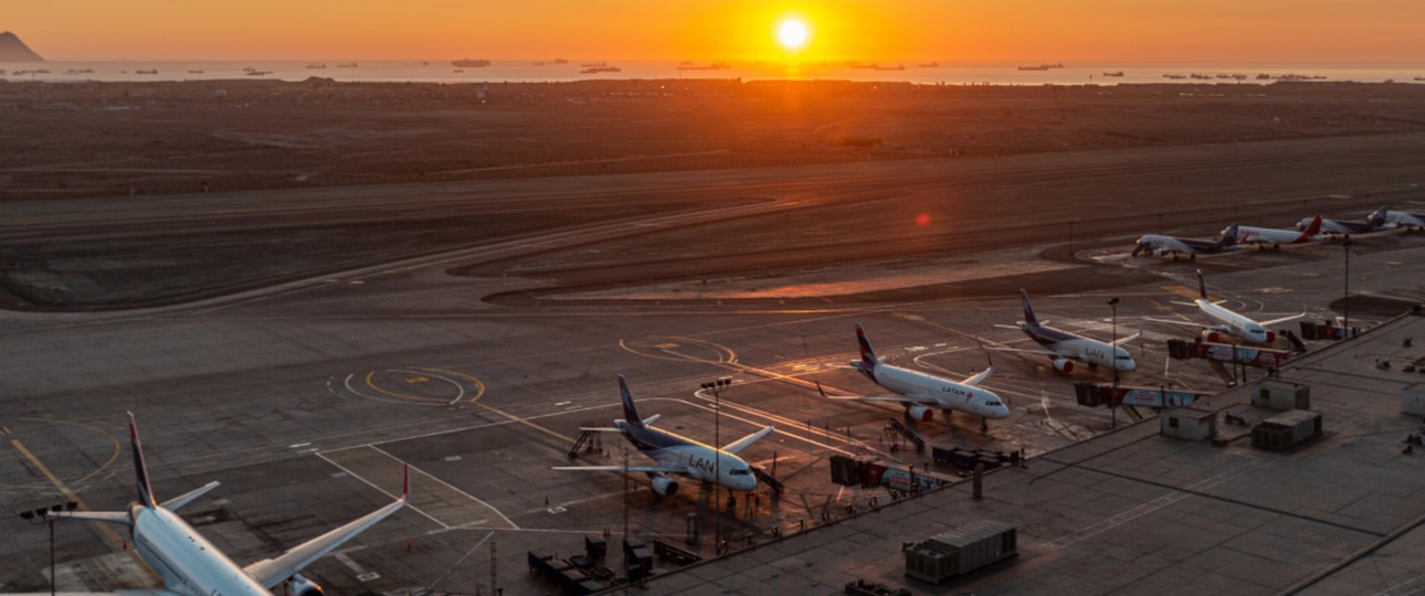 Blick aufs Vorfeld des Flughafens Lima: Das neue Terminal ist so gut wie fertig.