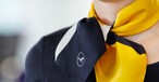 Neben Blau blieb Gelb etwa bei den Accessoires der Flugbegleiter bestehen.