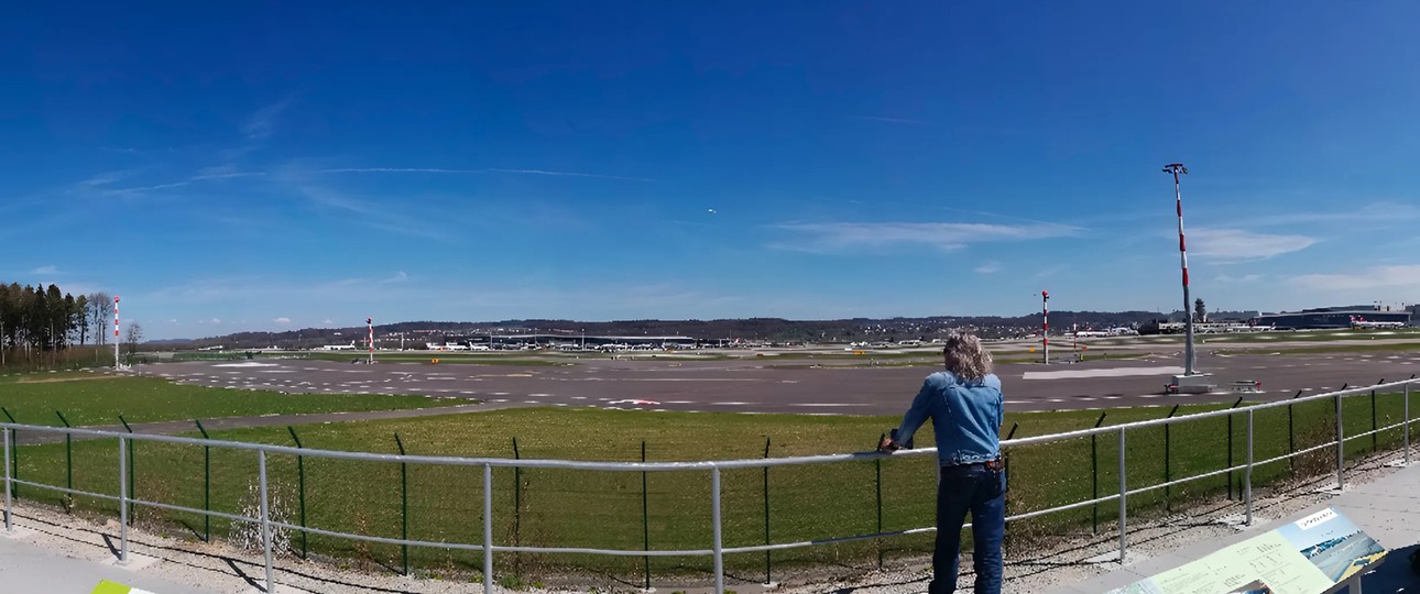 Der alte Spotterhügel: Beliebter Treffpunkt für Planespotterinnen und -spotter.