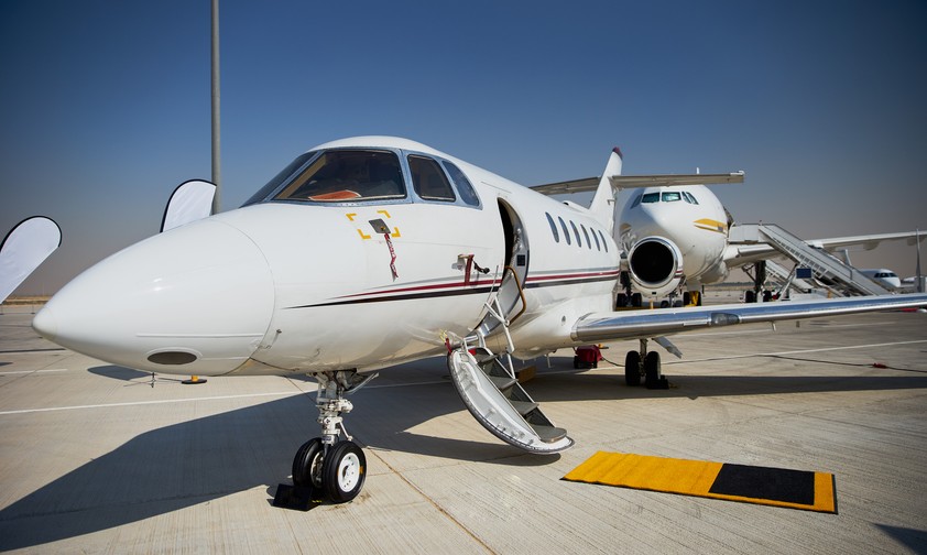 Businessjet an einem Flughafen: Die Preise für Privatjetflüge aus Saudi-Arabien steigen.