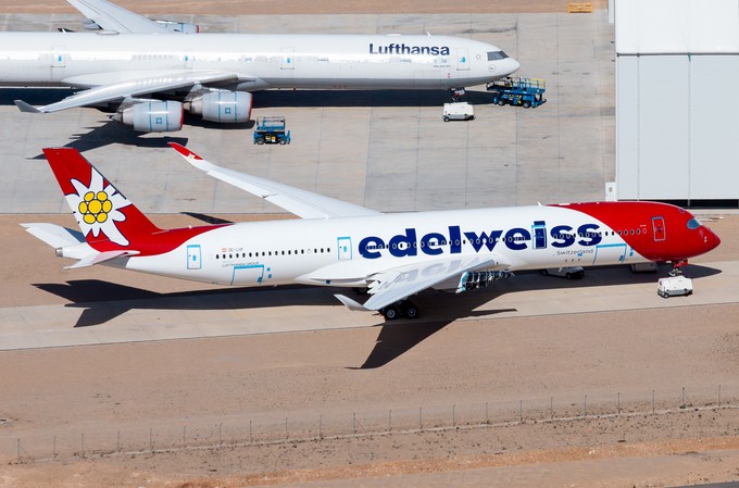 Der Airbus A340-600 (D-AIHT) geht in Rente, der A350-900 (OE-LHF) beginnt bald bei Edelweiss einen neues Kapitel.
