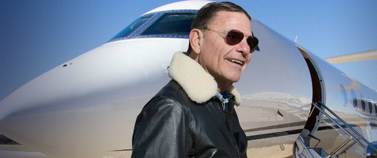 Pastor Kenneth Copeland vor seinem Flugzeug: «Wunderbares Geschenk».