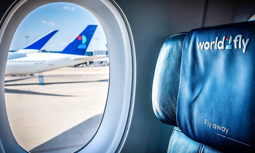 Flieger von World 2 Fly: Die Airline fliegt für Corendon von Düsseldorf nach Curação.