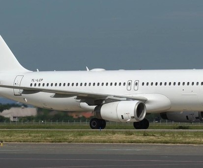 Der Airbus A320 mit dem Kennzeichen YL-LCP: Das Flugzeug der lettischen Wet-Lease-Anbieterin Smart Lynx...