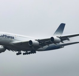 Der erste generalüberholte Rückkehrer: Der Airbus A380 mit dem Kennzeichen ...