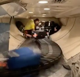 Koffer: Eine kleine, aber schnelle Reise am Flughafen.