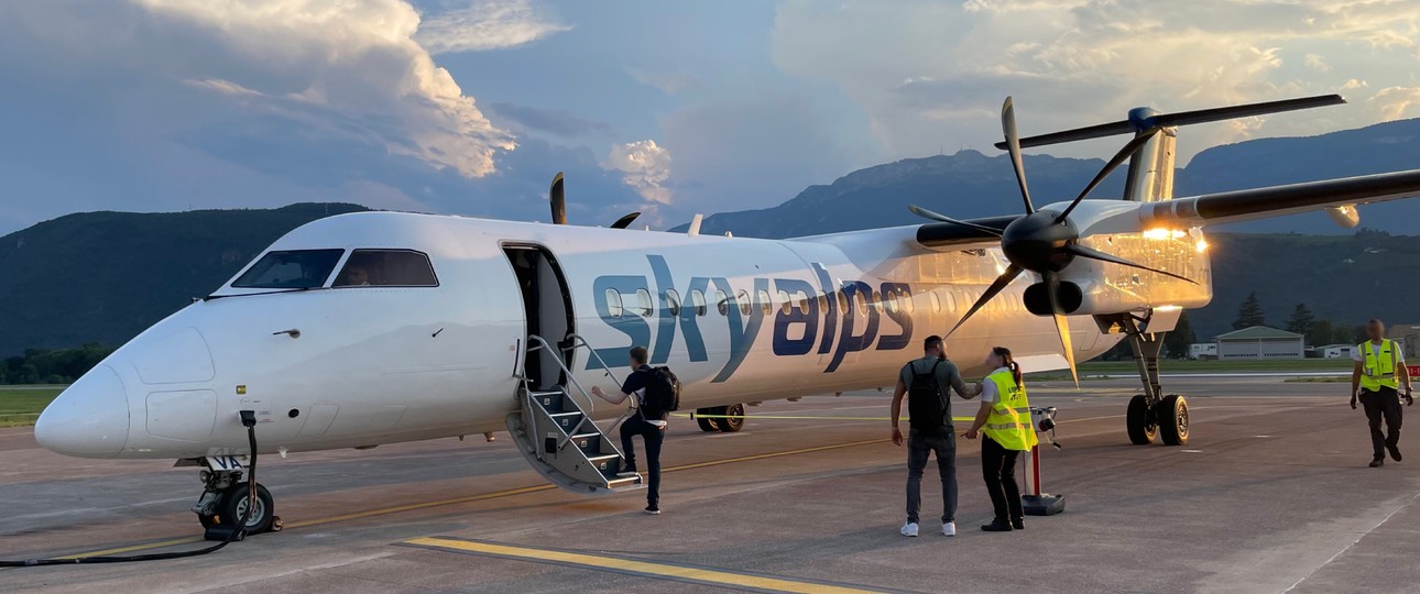 Flugzeug von Sky Alps: Sieben müssen am Boden bleiben.