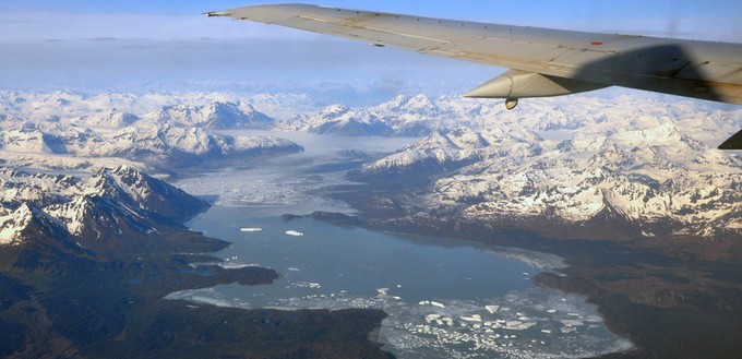 Rob Hudsfield erzählt: «Ich habe 2018 den Alaska Airlines Milkrun gemacht - das sollte man schon einmal gemacht haben.»
Dabei fliegt die Fluggesellschaft mit einer Boeing 737 kleine Flughäfen an der Südostküste Alaskas ab - und bietet tolle Ausblicke.