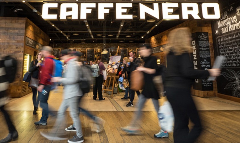 Café in Heathrow: Flughafen, Einzelhändler und Gastronomen wollen Müll vermeiden.