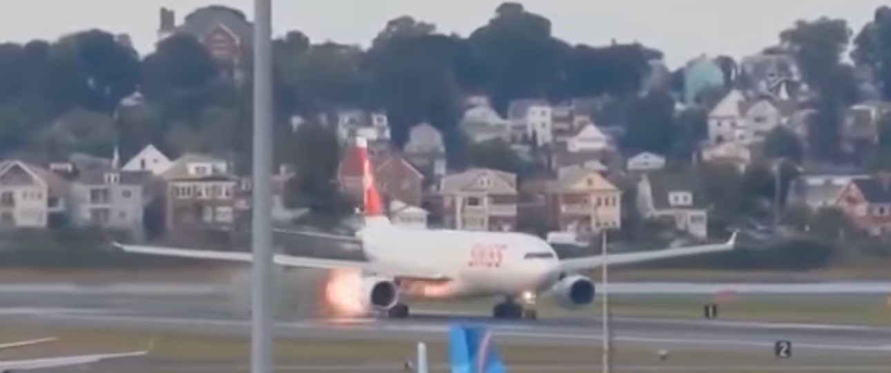 Flammen am Triebwerk: Der Airbus A330 von Swiss musste den Start abbrechen.