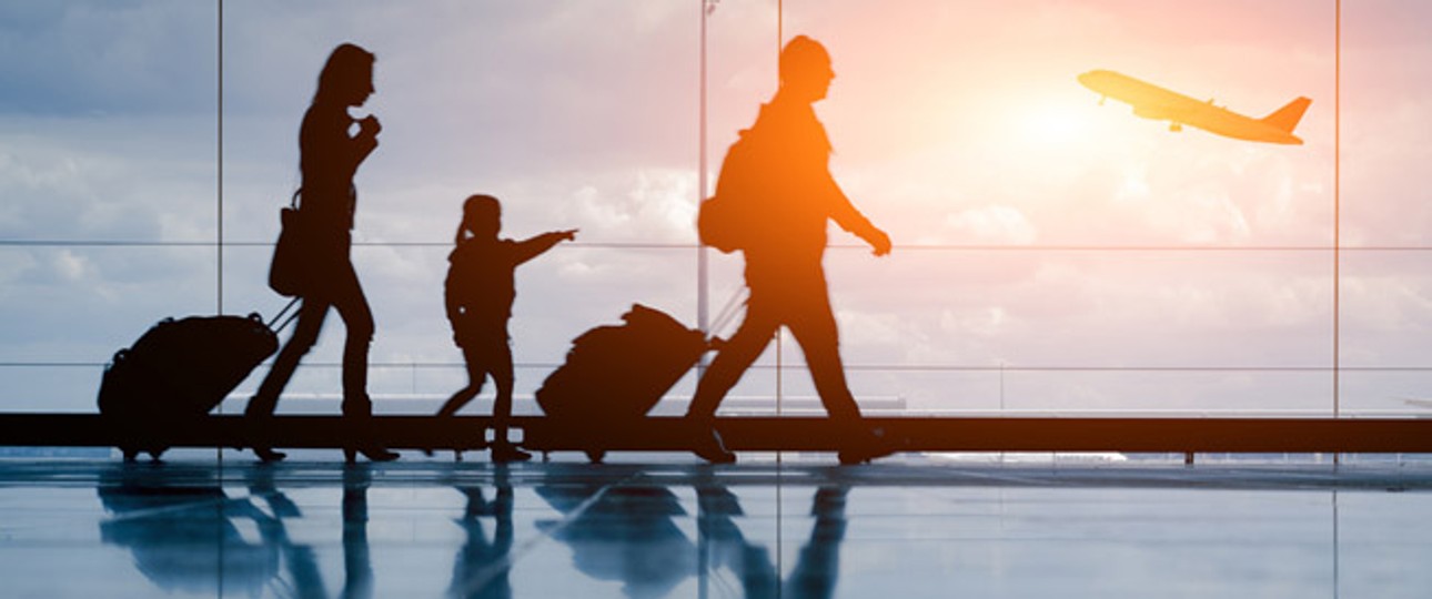 Reisende Familie: In Zukunft mindestens 4 Euro Reservierungsgebühr.