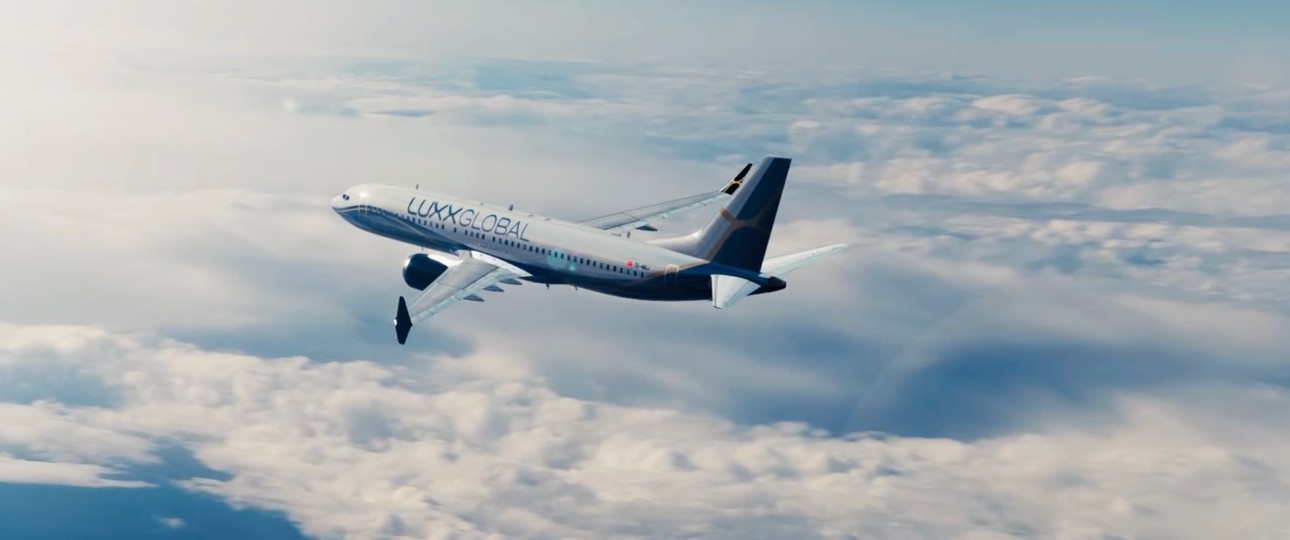 Boeing 737 in Luxx-Global-Bemalung.