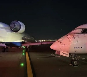 Große Schäden an beiden Flugzeugen: Die beiden Bombardier CRJ 900 nach der Kollsion.