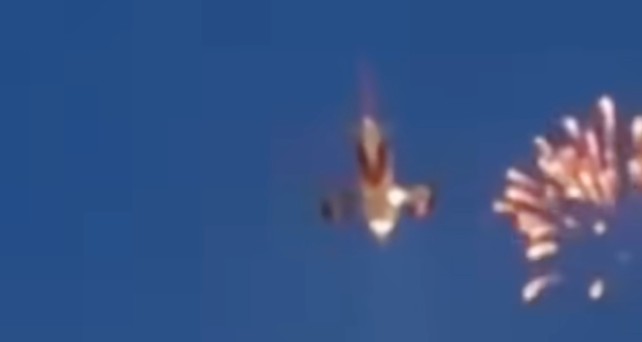 Feuerwerk und Flugzeug: Keine gute Kombination. 