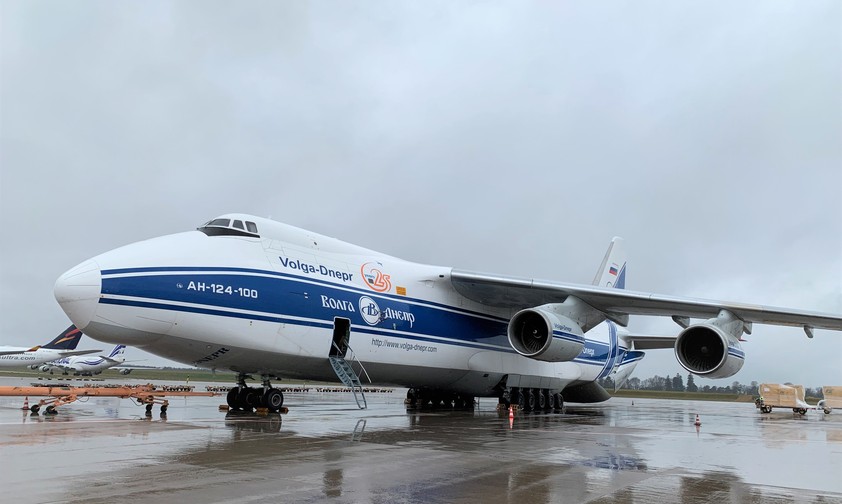 Die Antonov An-124: Der 70 Meter lange Flieger kann 150 Tonnen Fracht laden.