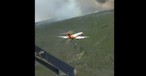 MD-87 im Einsatz: Sie kann dank ausgefahrenem Fahrwerk langsamer und präziser löschen.