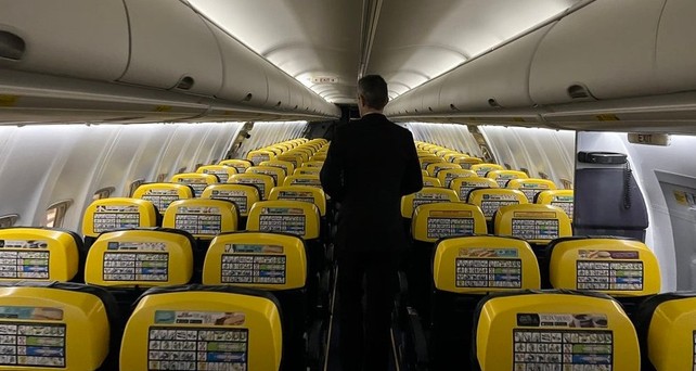 Pilot in einem leeren Ryanair-Flugzeug: Die Sicherheitshinweise sorgen für Diskussionen.