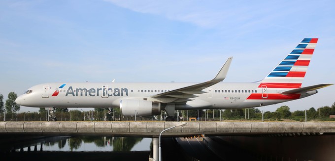 Boeing 757-200 von American Airlines: Die <a href="https://www.aerotelegraph.com/american-airlines-schickt-ueber-100-flieger-in-rente">amerikanische Fluggesellschaft plant mehr als 150 Flugzeuge auszuflotten</a>. Einige Modelle sollen die Fluglinie dabei vollständig verlassen. Zu einem ist es vorgesehen, den Abschied von 34 Boeing 757 vorzuziehen.