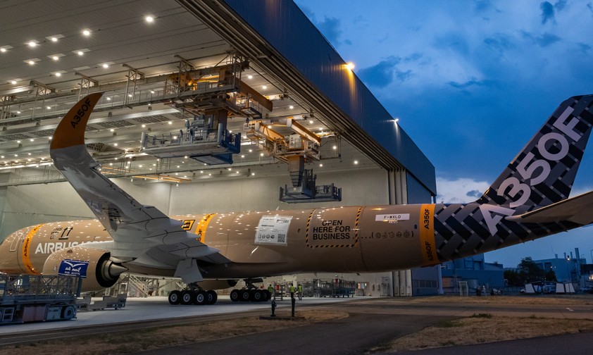 Der Airbus-A350-F-Prototyp mit der Seriennummer 700: Trägt einen Paketlook, der aus einem Designwettbewerb hervorgegangen ist.